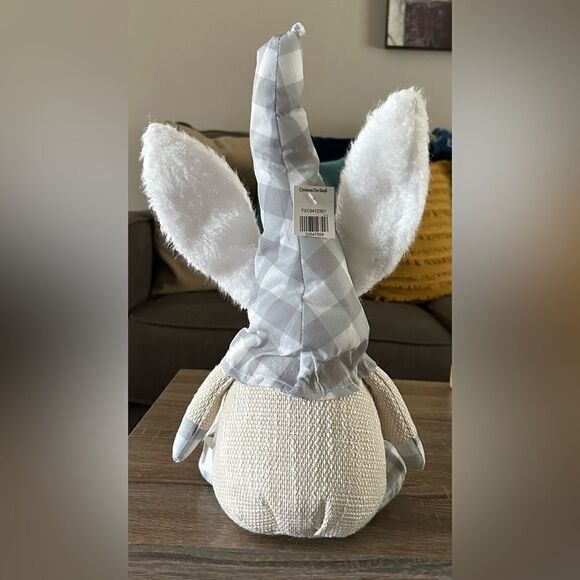 NWT … CHRISTMAS TREE SHOPS “Plaid Bunny” Gnome - Picture 2 of 4